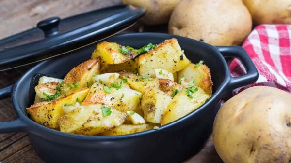 Deliciosas batatas temperadas com especiarias