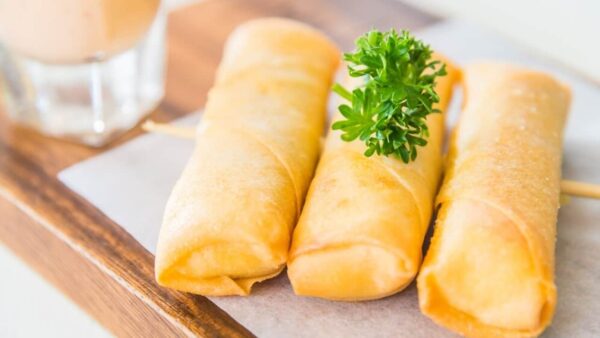 Rolinho de batata com presunto e queijo suculento