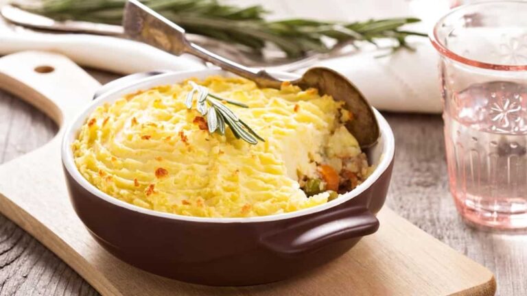 Experimentei esta torta de purê de batata com carne picada surreal