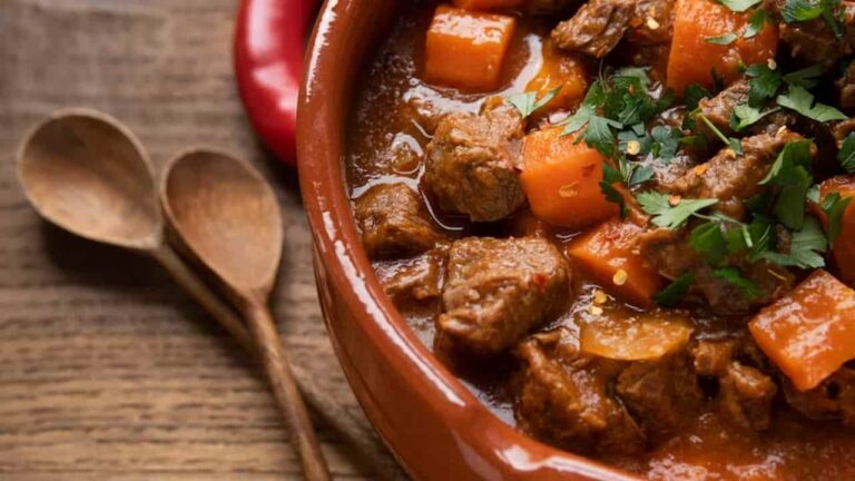 Prepare o MELHOR ensopado de carne com batata que você já saboreou na vida