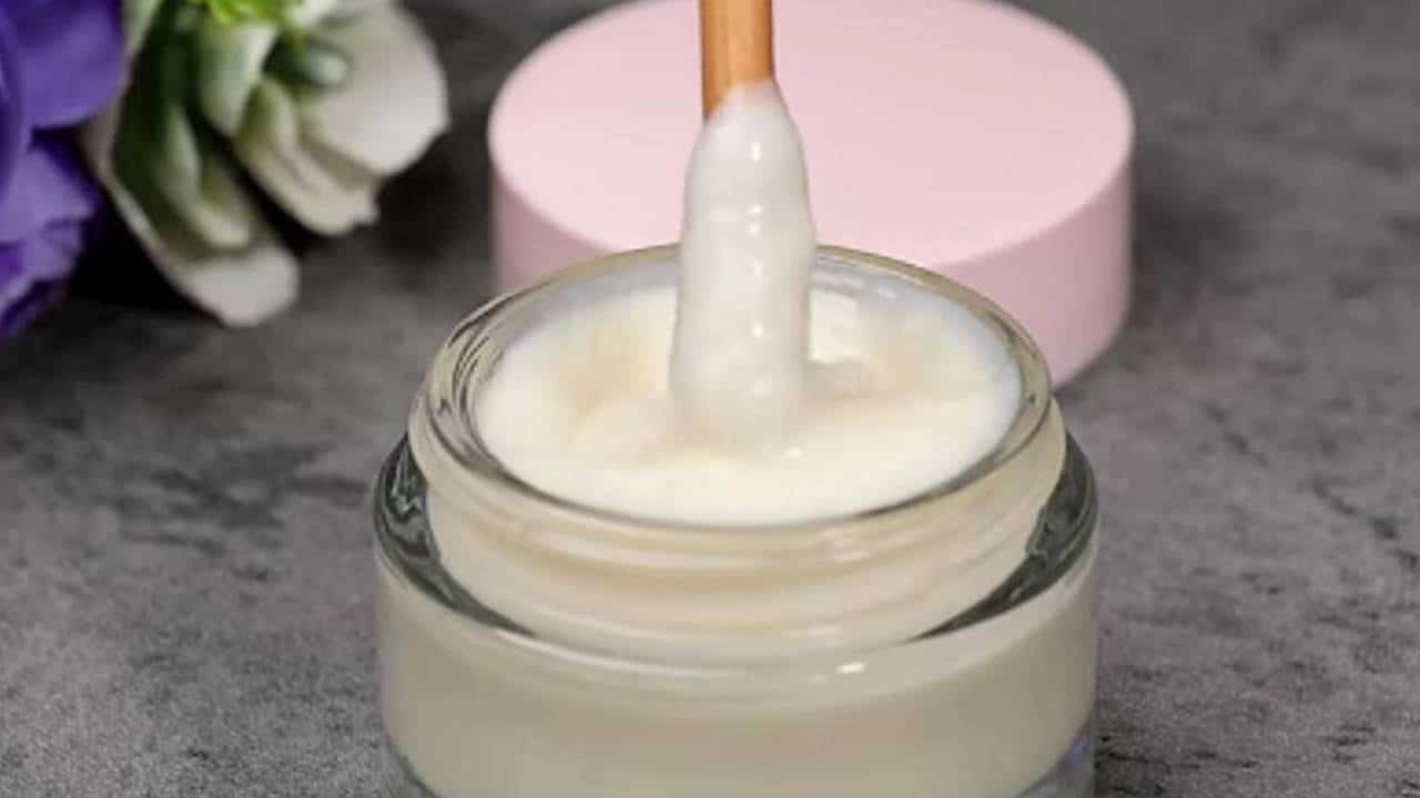 Então você pode usar iogurte para eliminar rugas e manchas do rosto em 5 minutos