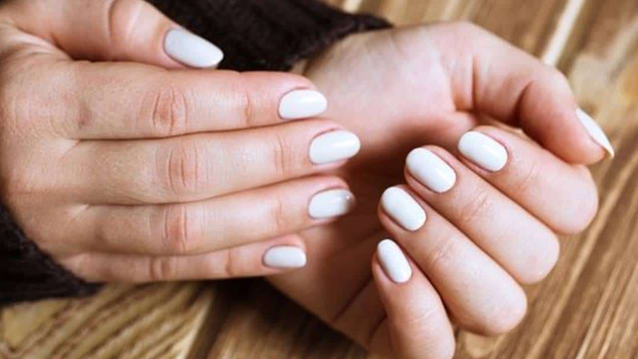 5 dicas para manter seu esmalte branco limpo e sem manchas após a aplicação