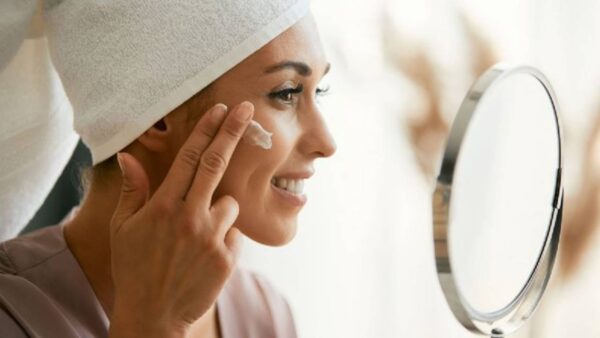 A maneira CERTA de usar RETINOL para remover rugas, manchas e poros abertos