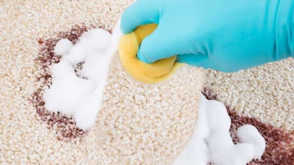 Aprenda como limpar tapetes com bicarbonato de sódio e vinagre