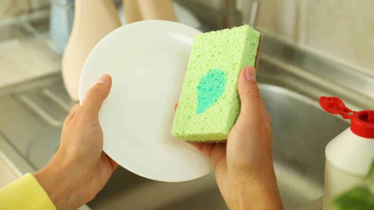 Como preparar detergente de louça natural e ecológico