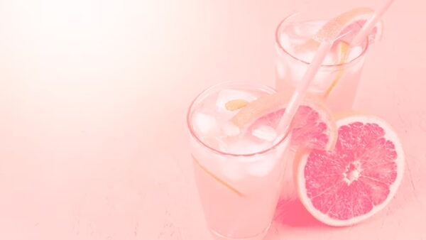 Incrível: Prepare uma limonada rosa bem refrescante 