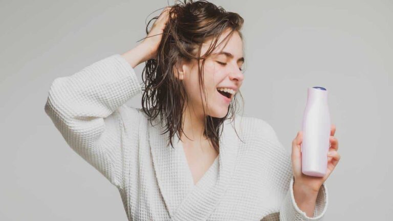 sal ao shampoo ao lavar o cabelo?