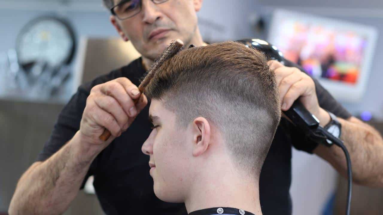 Três cortes de cabelo masculino que estão em alta este ano