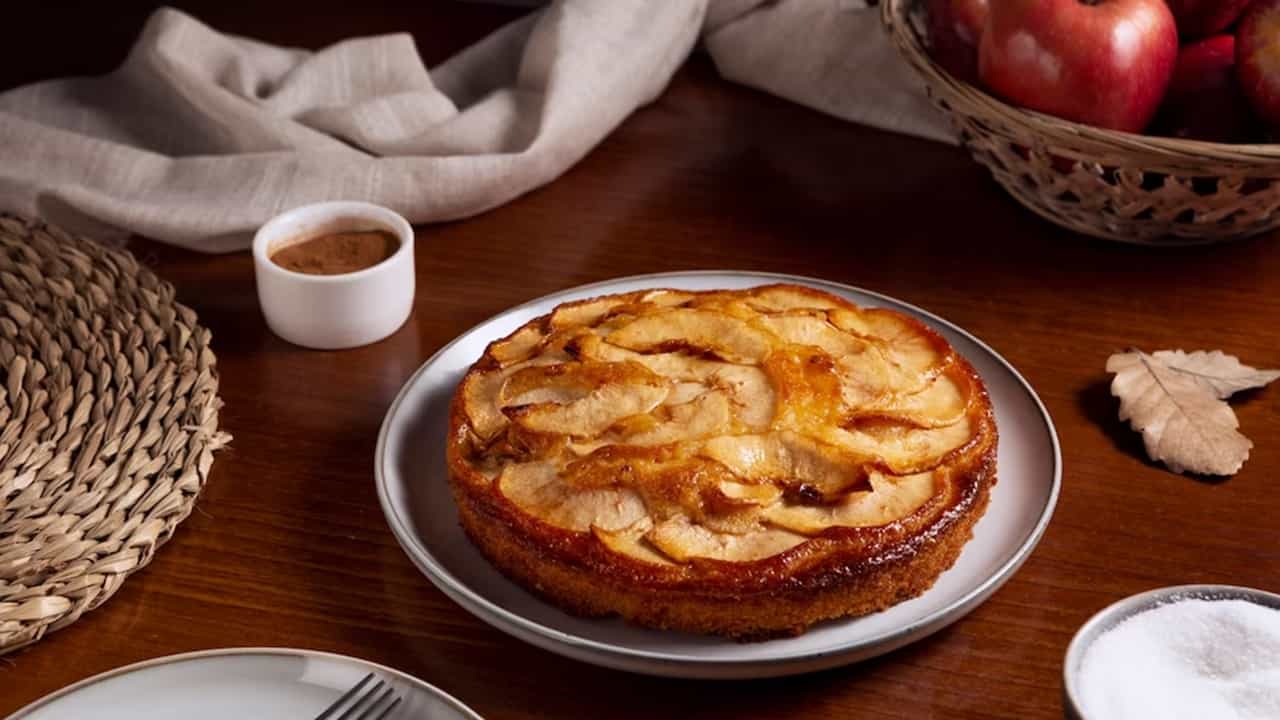 Surpreenda a todos os familiares com este delicioso bolo de maçã
