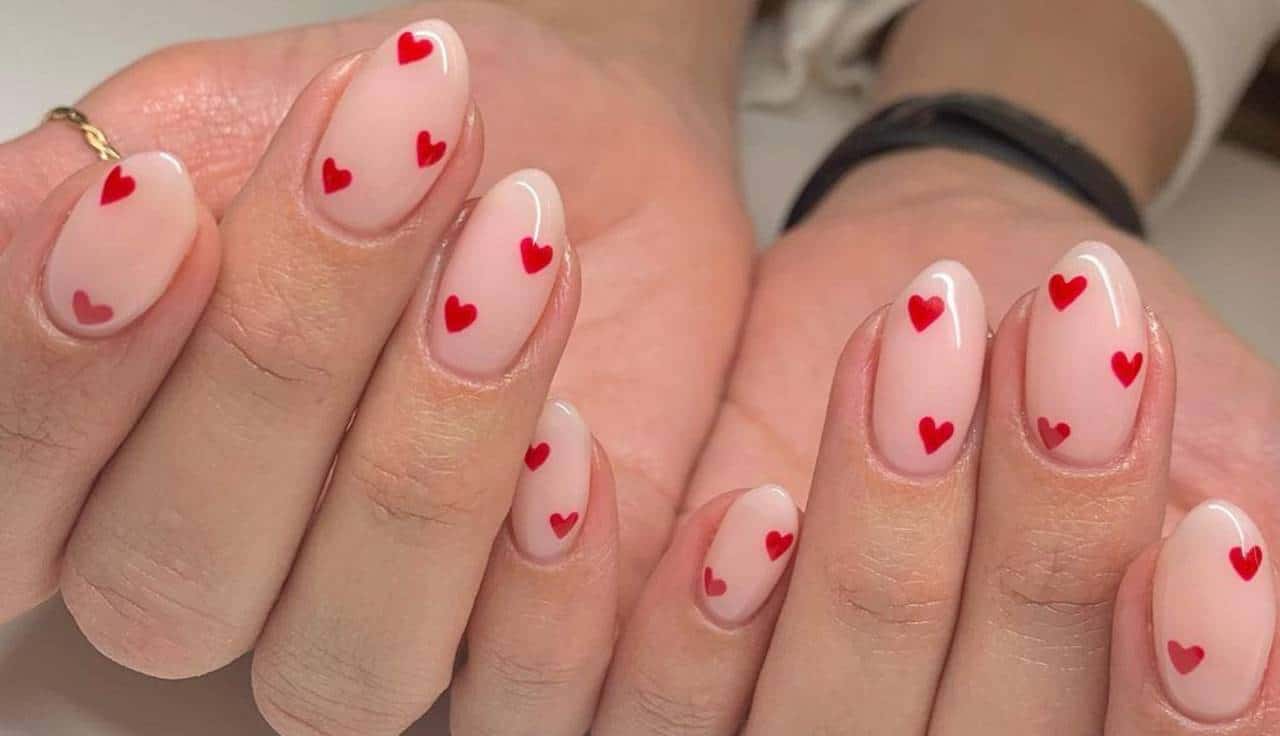 DIY: Faça corações em suas unhas com estas dicas simples!