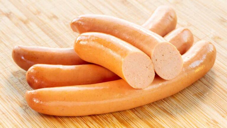 Poucas sabem como as salsichas são realmente feitas
