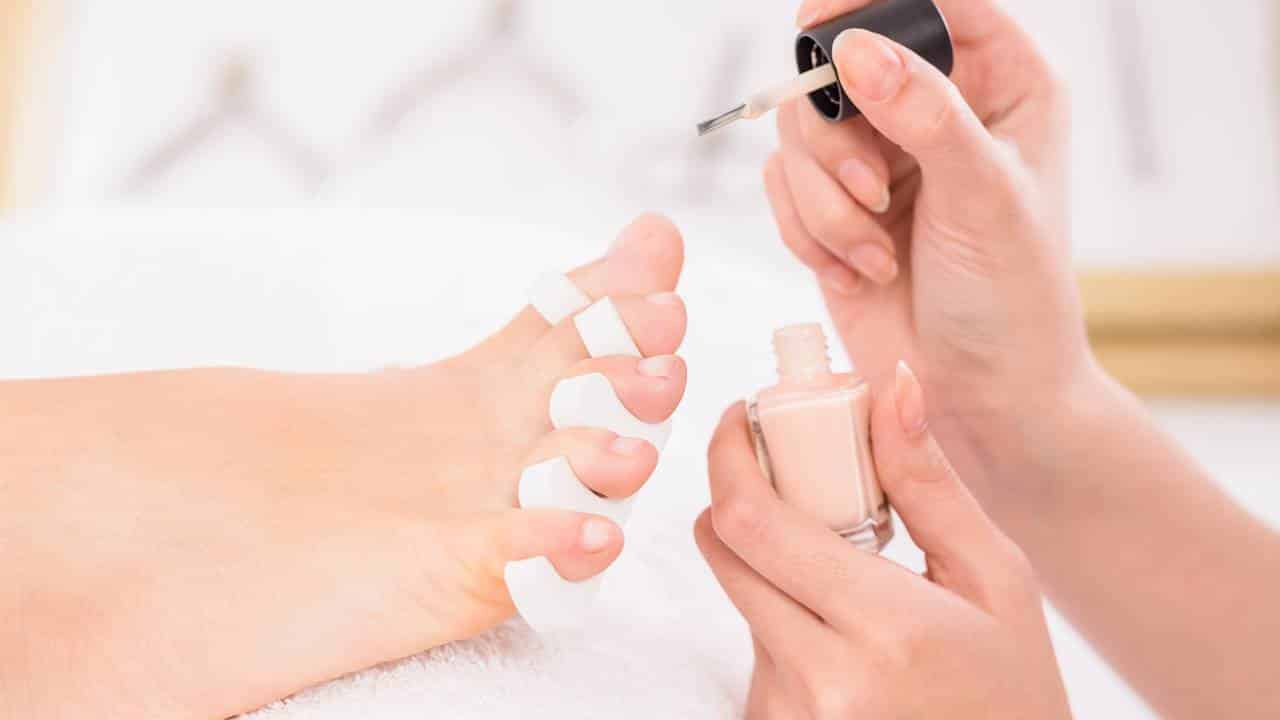 Pedicure 3 designs de unhas perfeitos para exibir seus pés