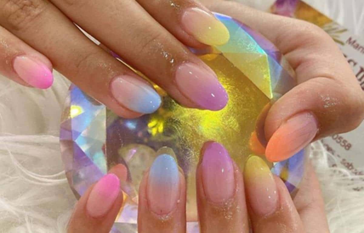 Unhas francesas ombré: 3 ideias para usar uma manicure elegante