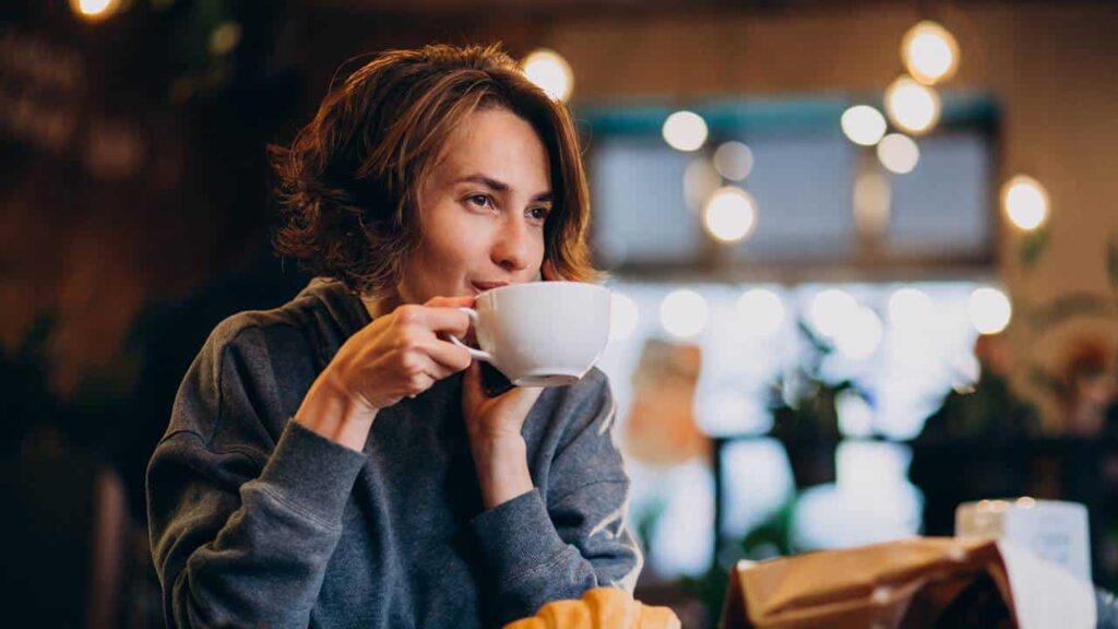 hora do dia para beber café