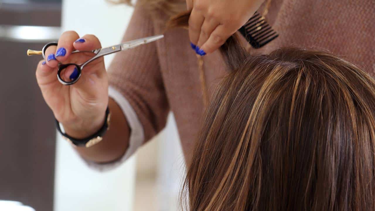 O MELHOR corte de cabelo para parecer muito mais jovem e magra!