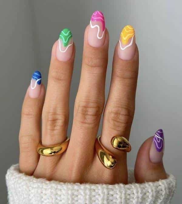 design de unhas coloridas