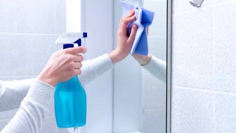 remover facilmente marcas em espelhos e vidros