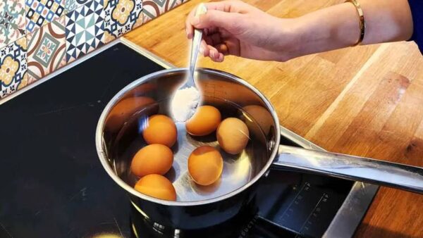 Esse é o Segredo Simples para que a casca dos Ovos Cozidos solte facilmente