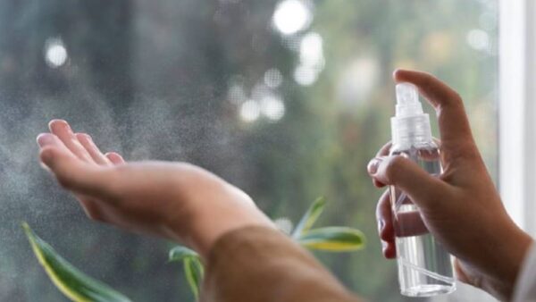 Mistura caseira para evitar picadas de mosquitos e outros insetos