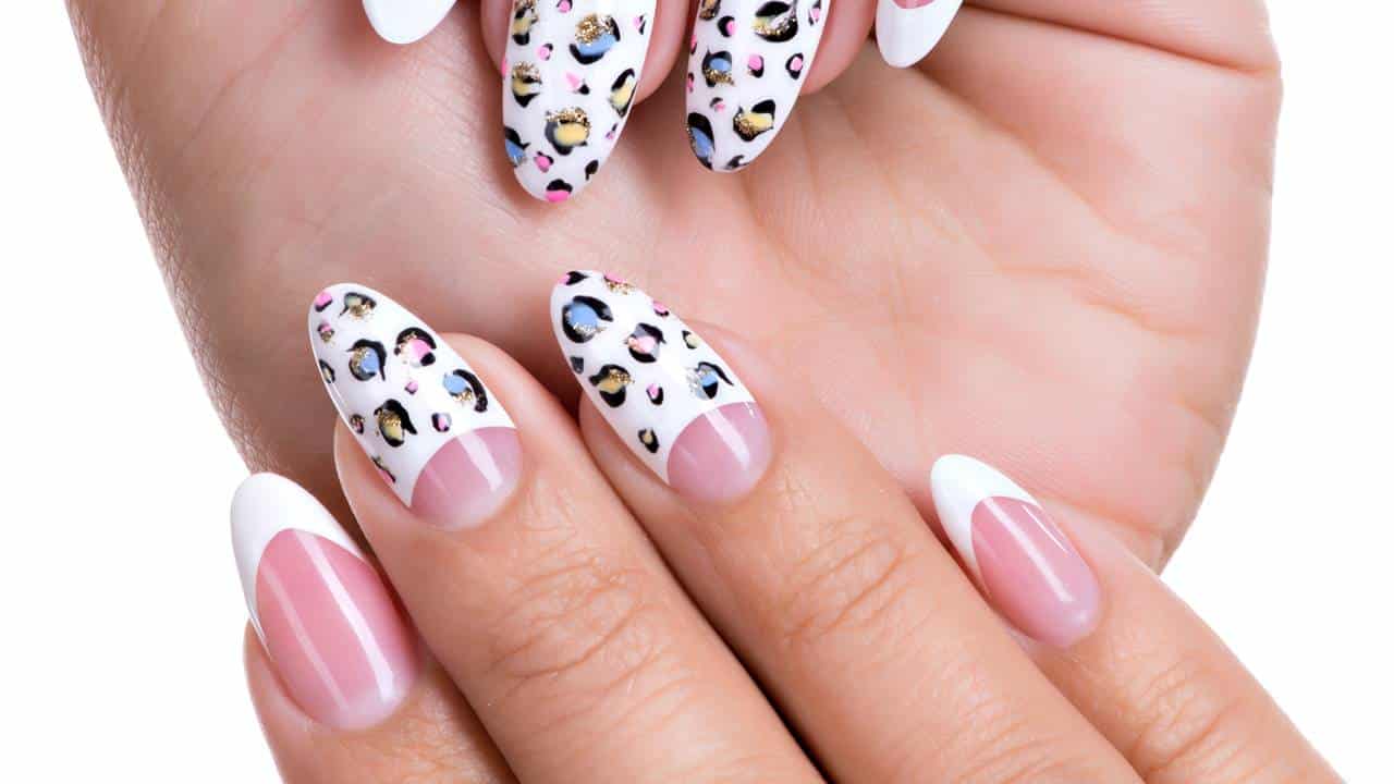 Animal print: 3 designs de unhas que são ideais para os 35 anos!