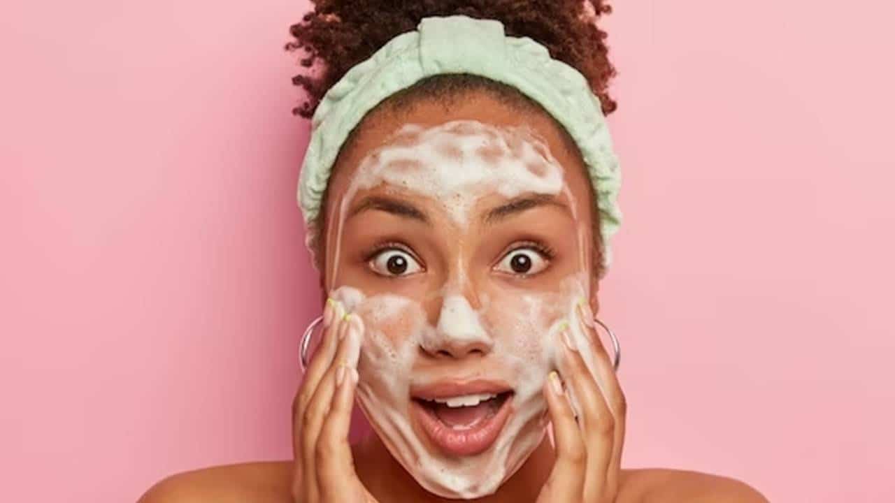 Descubra os SEGREDOS para cuidar da pele na adolescência