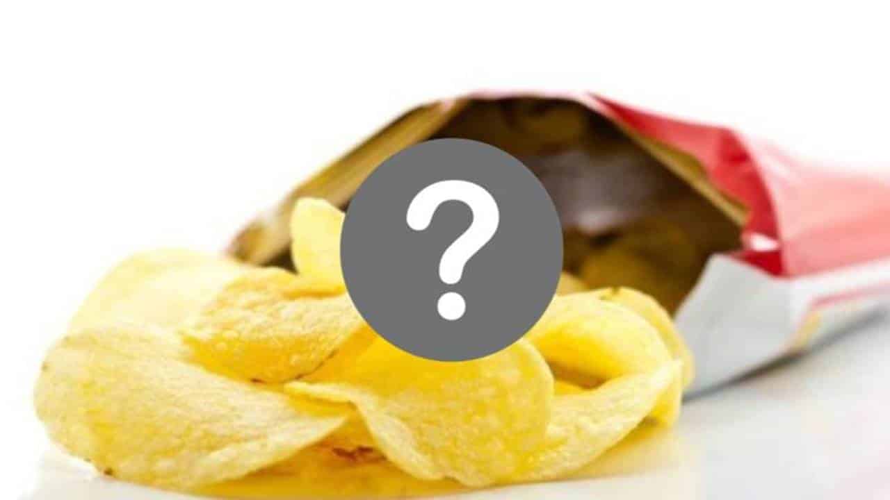 Por que os pacotes de batatas fritas estão sempre meio vazios?