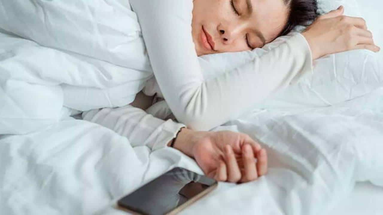 É verdade que as mulheres precisam dormir mais que os homens?