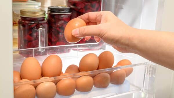 ovos cozidos podem ficar na geladeira