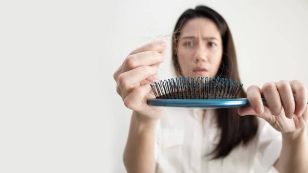 Aprenda combater a queda de cabelo durante amamentação