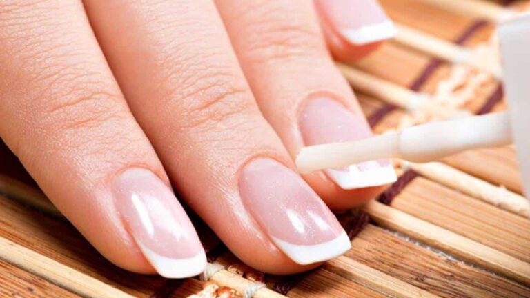 Este ingrediente barato fará com que suas unhas cresçam fortes 