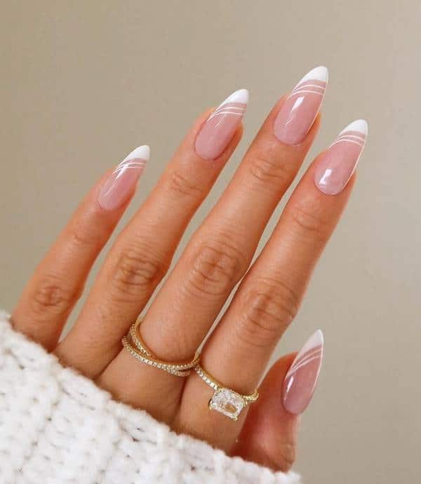 unhas francesinha classica com declinio