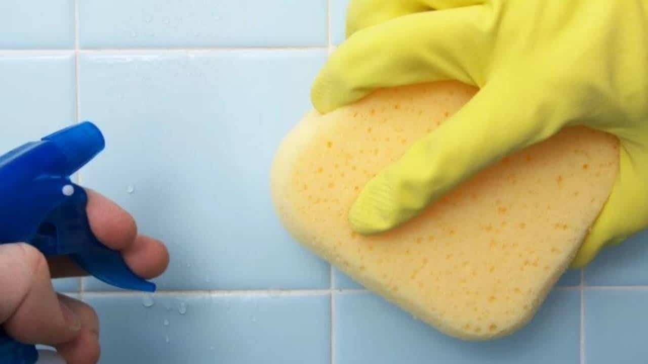 Aplique esta mistura no rejunte dos azulejos para que fique sempre limpo