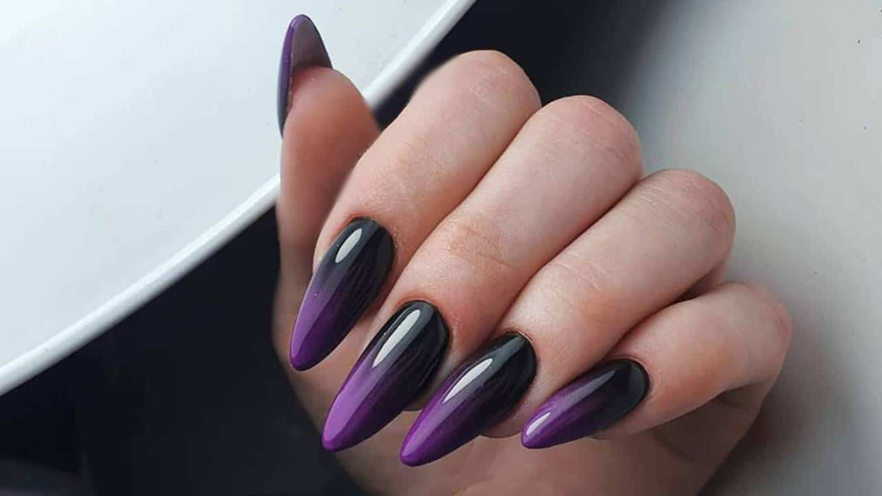 unhas super elegantes roxo e preto