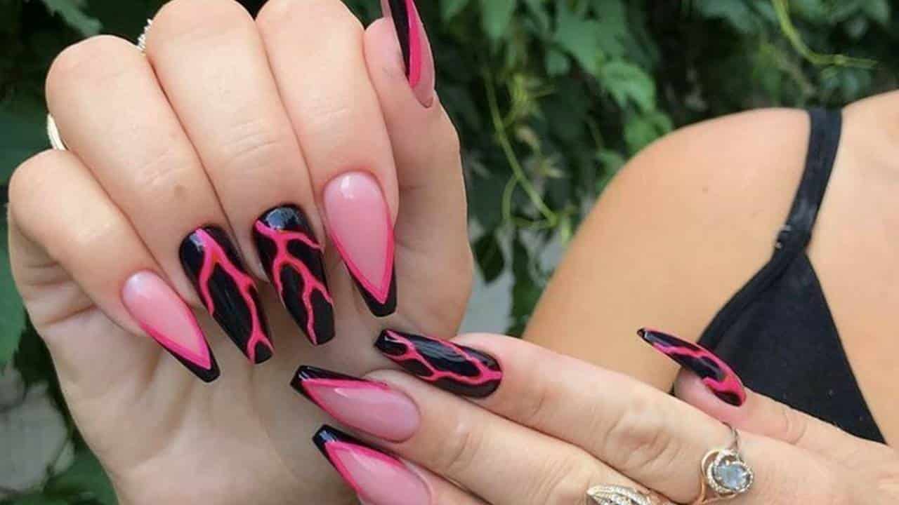 designs de unhas preto e rosa