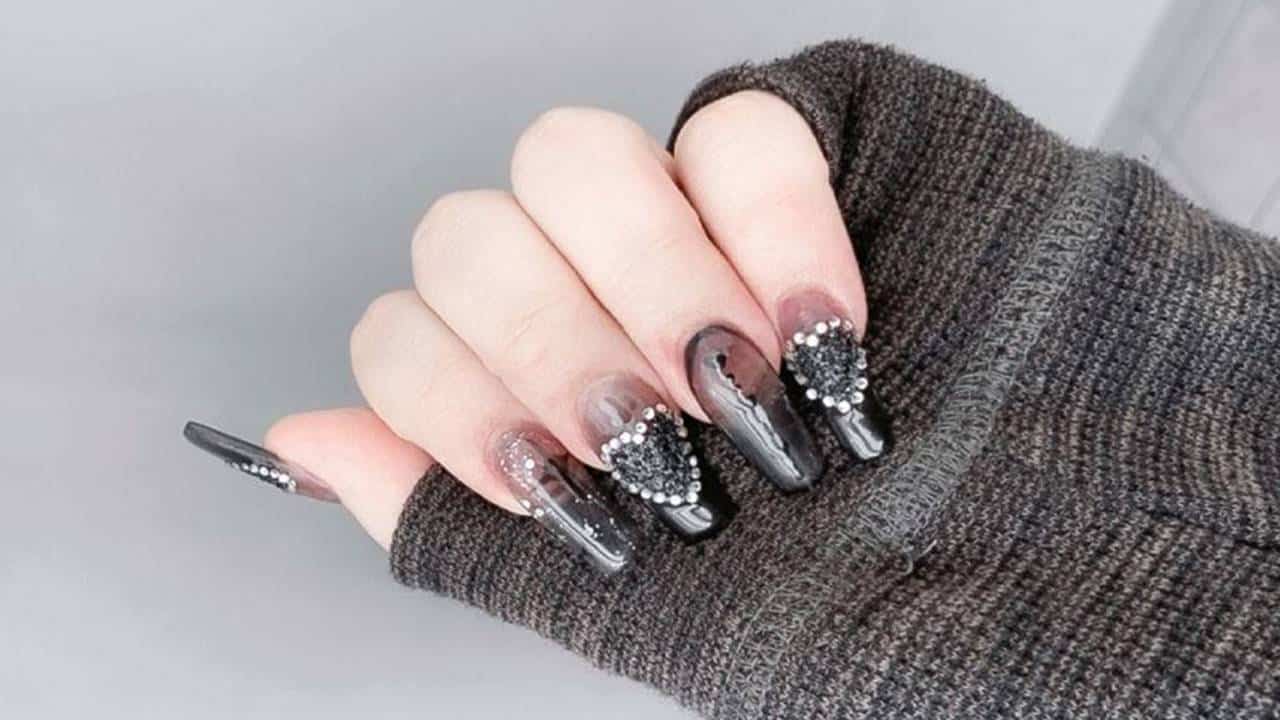 Dark Nail design de unhas
