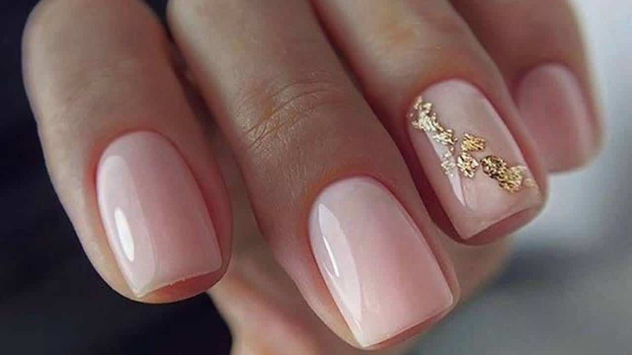 Unhas nude para mulheres de alta classe