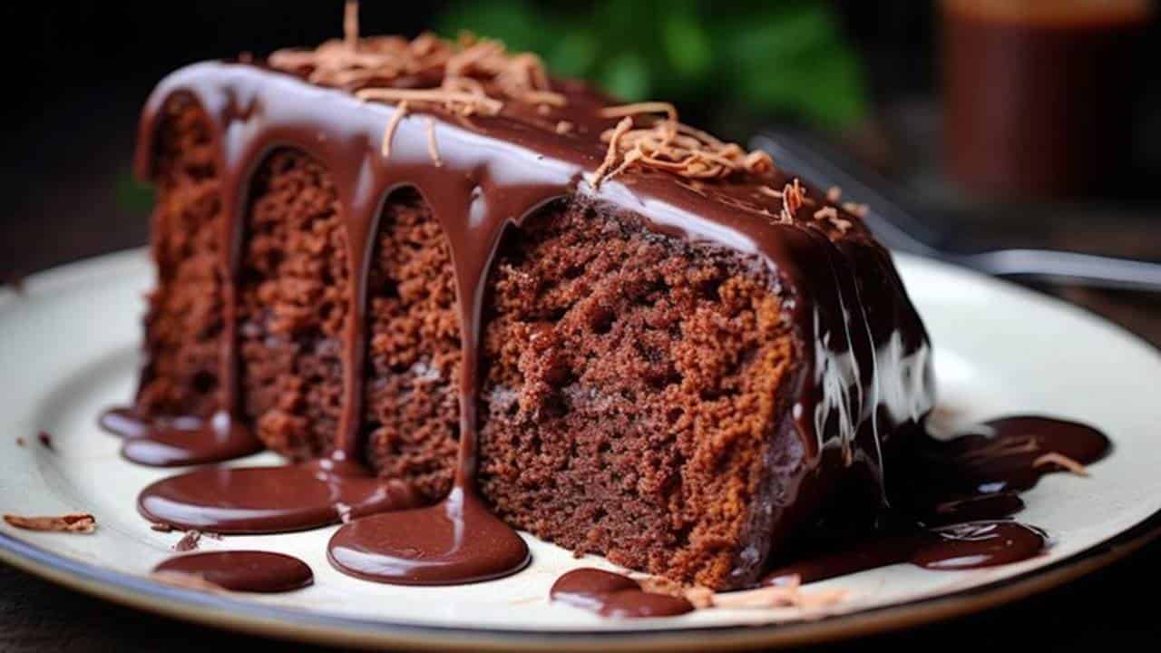 Este bolo de chocolate e canela fica pronto em pouco tempo