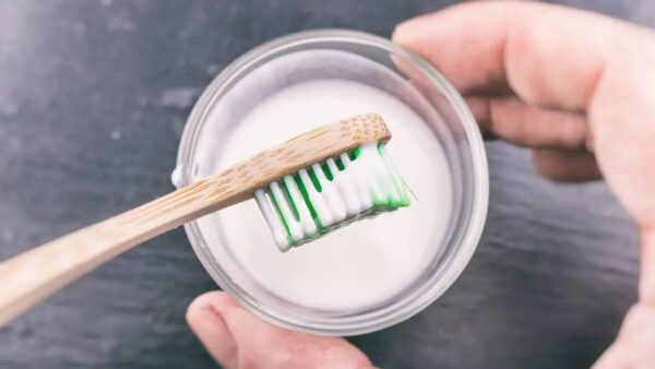 Misture pasta de dente e vinagre para limpeza e o resultado vai te surpreender