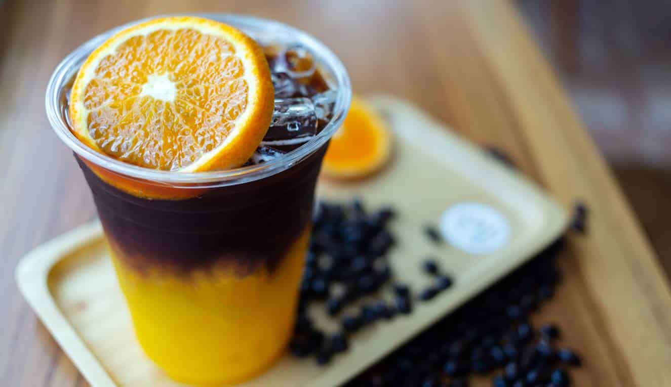 Café com suco de laranja: essa é a bebida inusitada