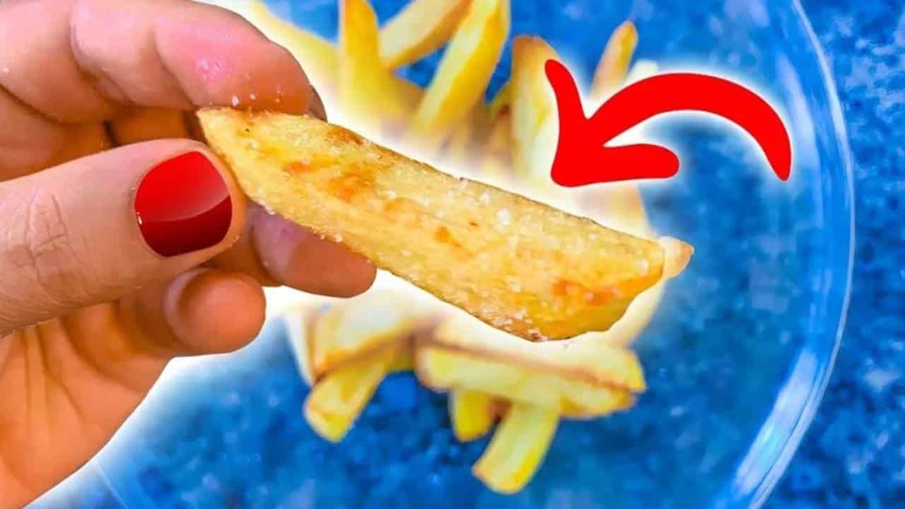 truque para fazer deliciosas Batatas Fritas de micro-ondas