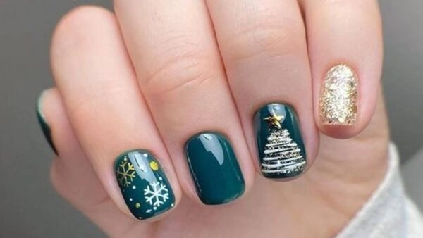 Unhas com árvore de natal