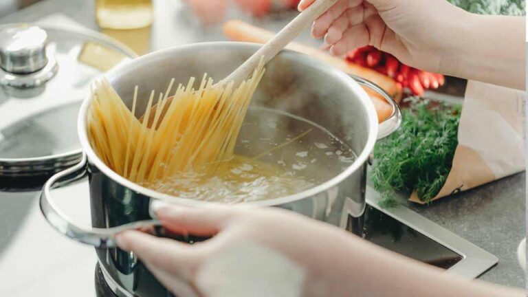água do macarrão para isso!