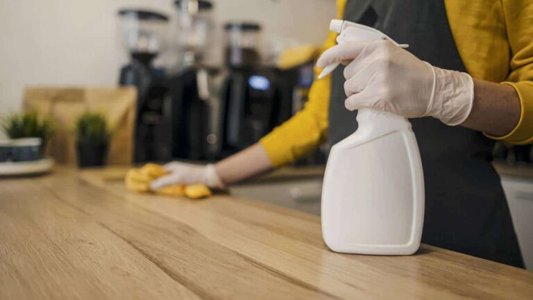 Spray desengordurante caseiro para remover gordura da cozinha