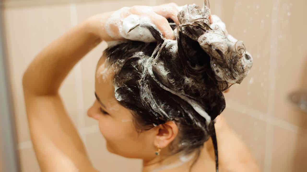 Descubra se pode lavar o cabelo todos os dias
