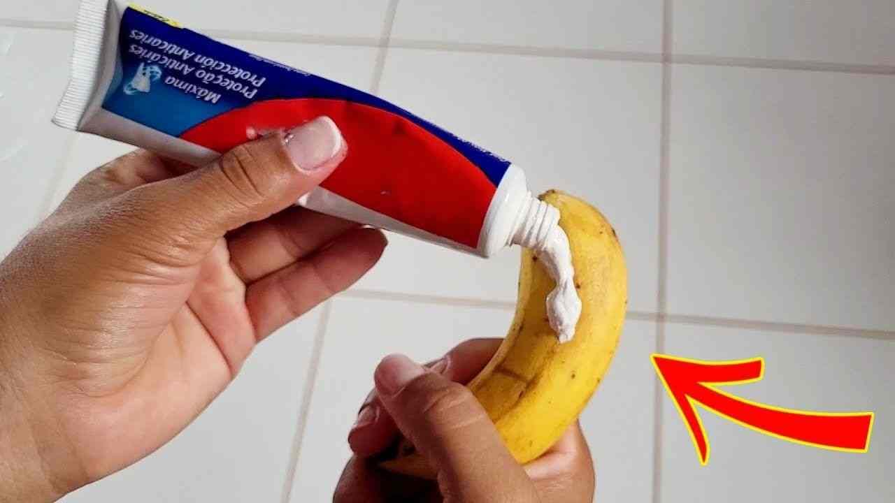 Bananas e pasta de dente