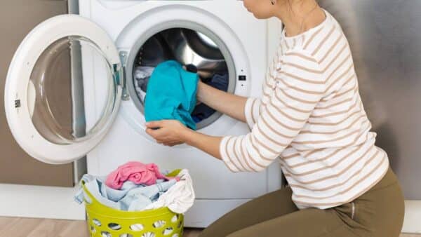 Truque para que sua máquina de lavar não deixe roupas com cheiro de mofo