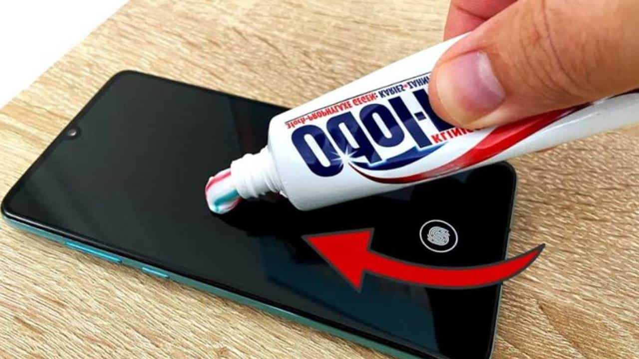 pasta de dente na tela do seu celular