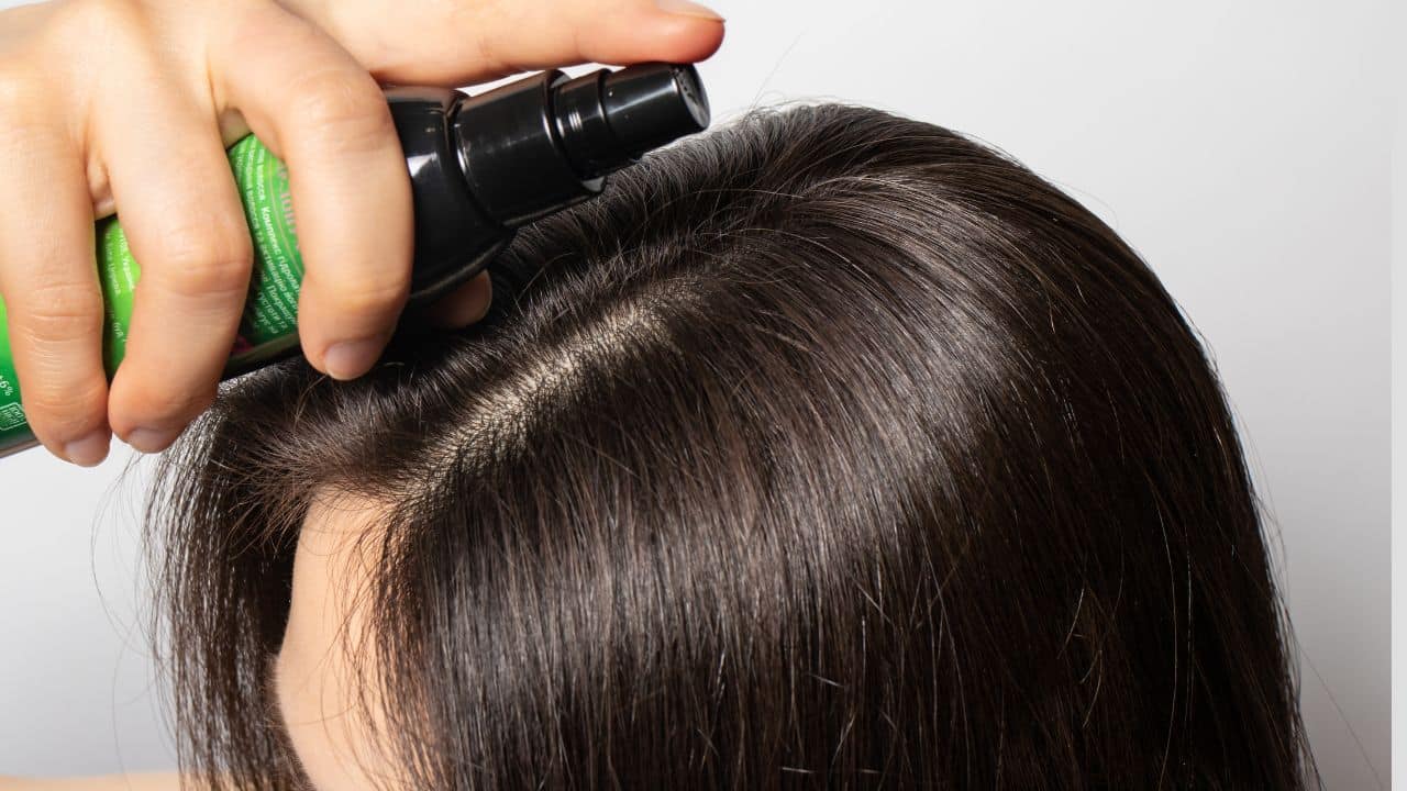 Faça um tônico capilar PODEROSO para combater a queda de cabelo