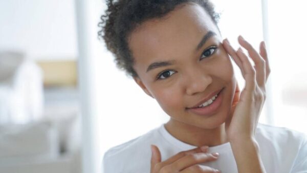 Cuidados com a pele de pré-adolescentes: veja o que você deve começar a fazer