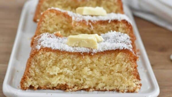 Bolo de coco e chocolate branco